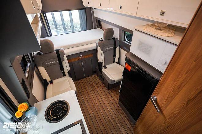 B型房车全能利器大驰房车大腕200F开元棋牌2598万起的“堆料王”!(图6) B型房车全能利器大驰房车大腕200F开元棋牌2598万起的“堆料王”!(图6)