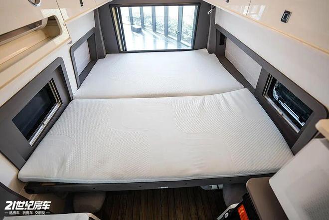 B型房车全能利器大驰房车大腕200F开元棋牌2598万起的“堆料王”!(图9) B型房车全能利器大驰房车大腕200F开元棋牌2598万起的“堆料王”!(图9)