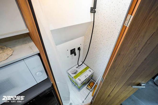 B型房车全能利器大驰房车大腕200F开元棋牌2598万起的“堆料王”!(图10) B型房车全能利器大驰房车大腕200F开元棋牌2598万起的“堆料王”!(图10)