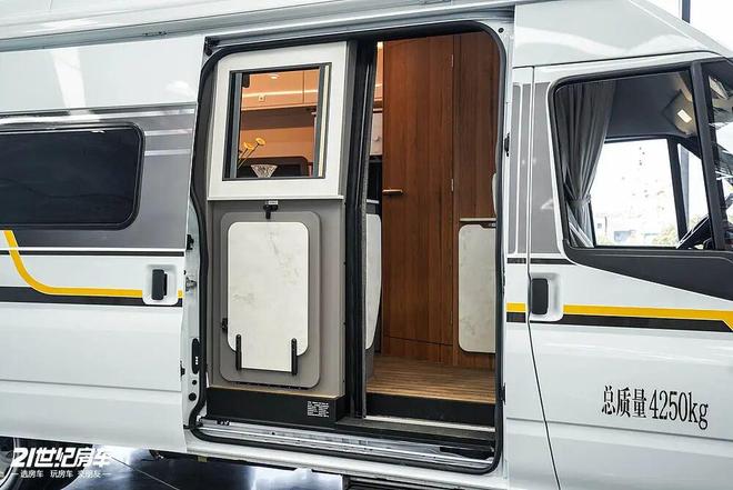 B型房车全能利器大驰房车大腕200F开元棋牌2598万起的“堆料王”!(图2) B型房车全能利器大驰房车大腕200F开元棋牌2598万起的“堆料王”!(图2)