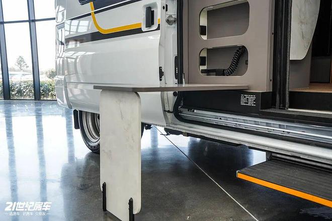 B型房车全能利器大驰房车大腕200F开元棋牌2598万起的“堆料王”!(图1) B型房车全能利器大驰房车大腕200F开元棋牌2598万起的“堆料王”!(图1)