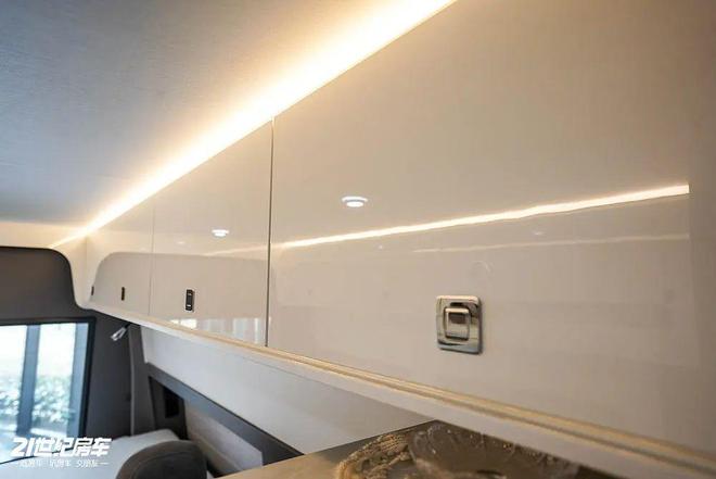 B型房车全能利器大驰房车大腕200F开元棋牌2598万起的“堆料王”!(图12) B型房车全能利器大驰房车大腕200F开元棋牌2598万起的“堆料王”!(图12)